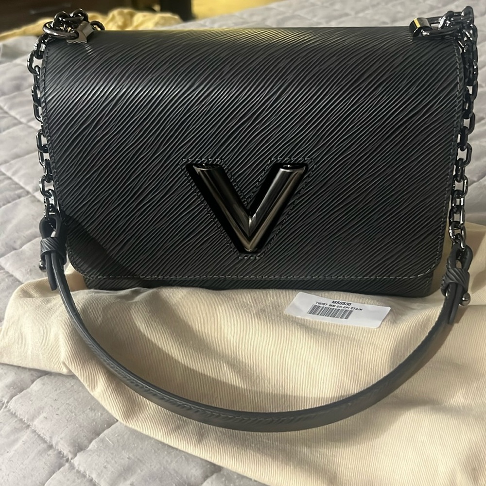 NWT Louis Vuitton MM Twist in Epi Etain